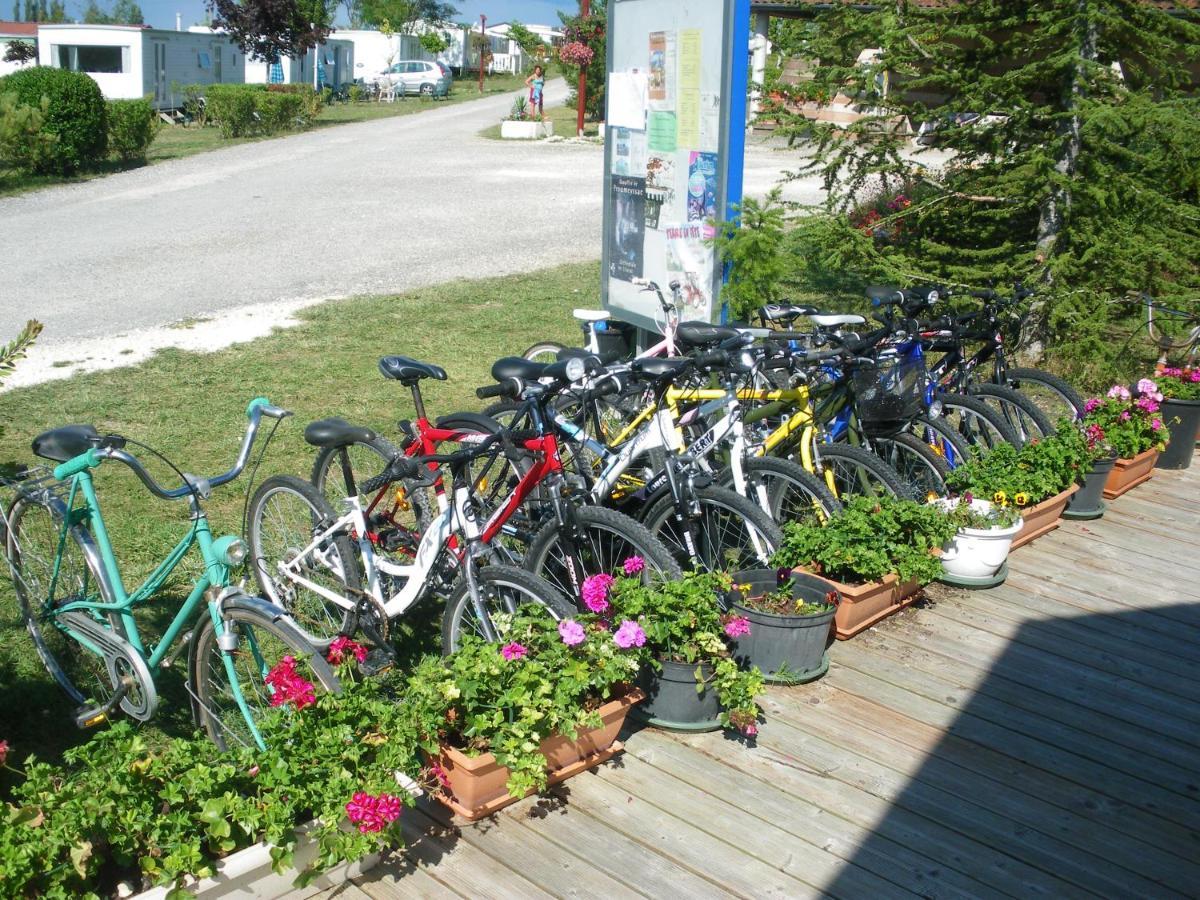 Camping Du Pontis Verteillac ภายนอก รูปภาพ