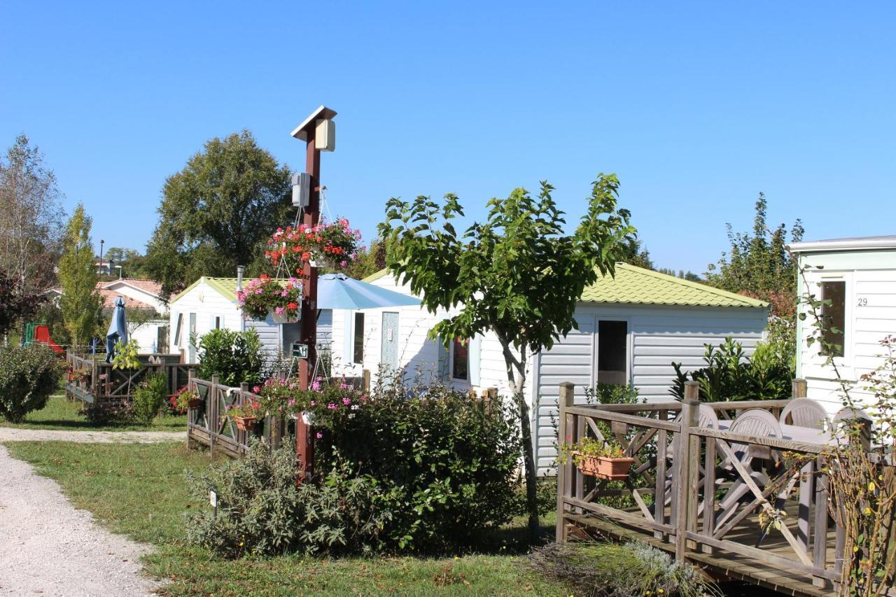 Camping Du Pontis Verteillac ภายนอก รูปภาพ
