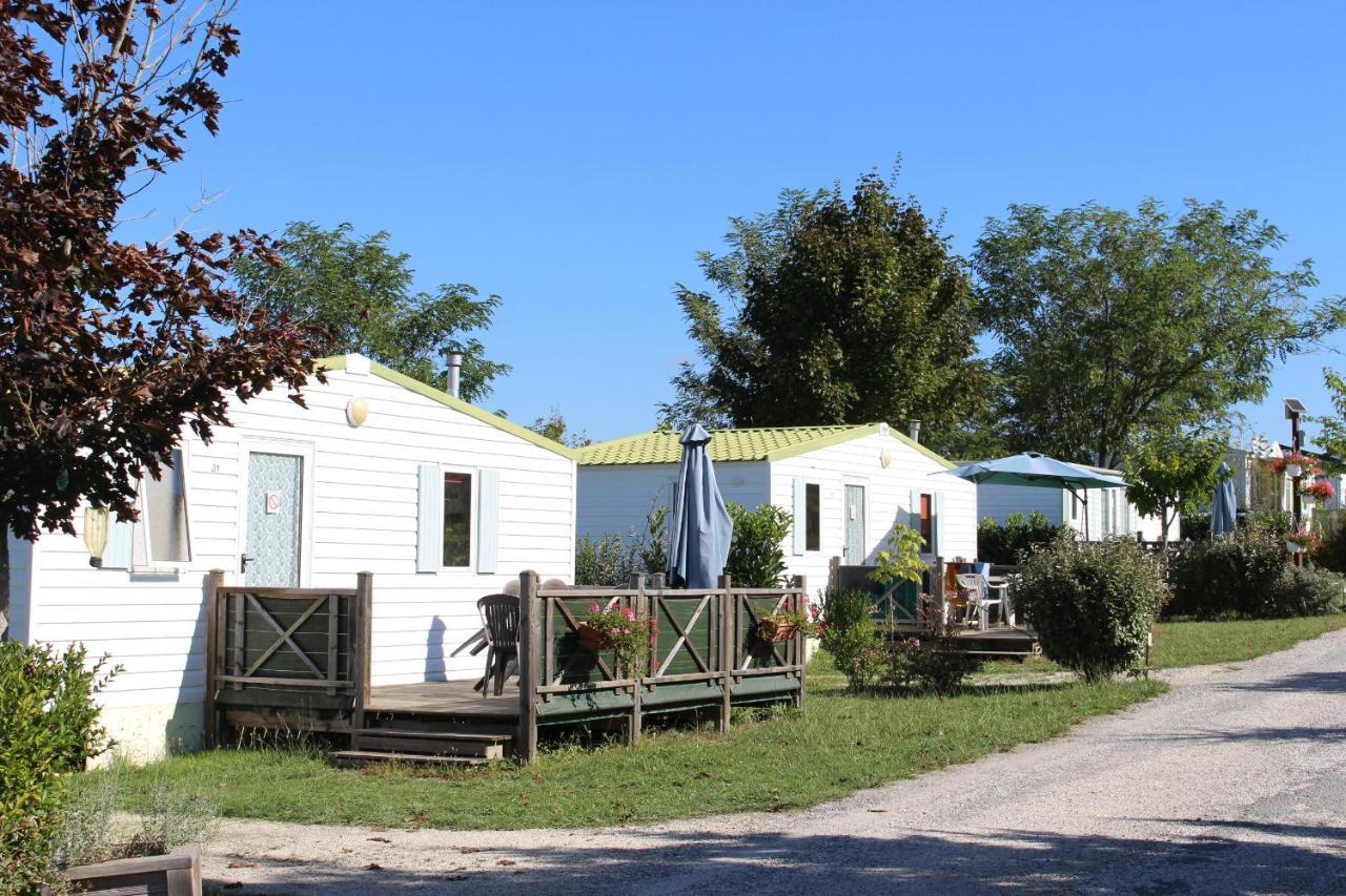 Camping Du Pontis Verteillac ภายนอก รูปภาพ